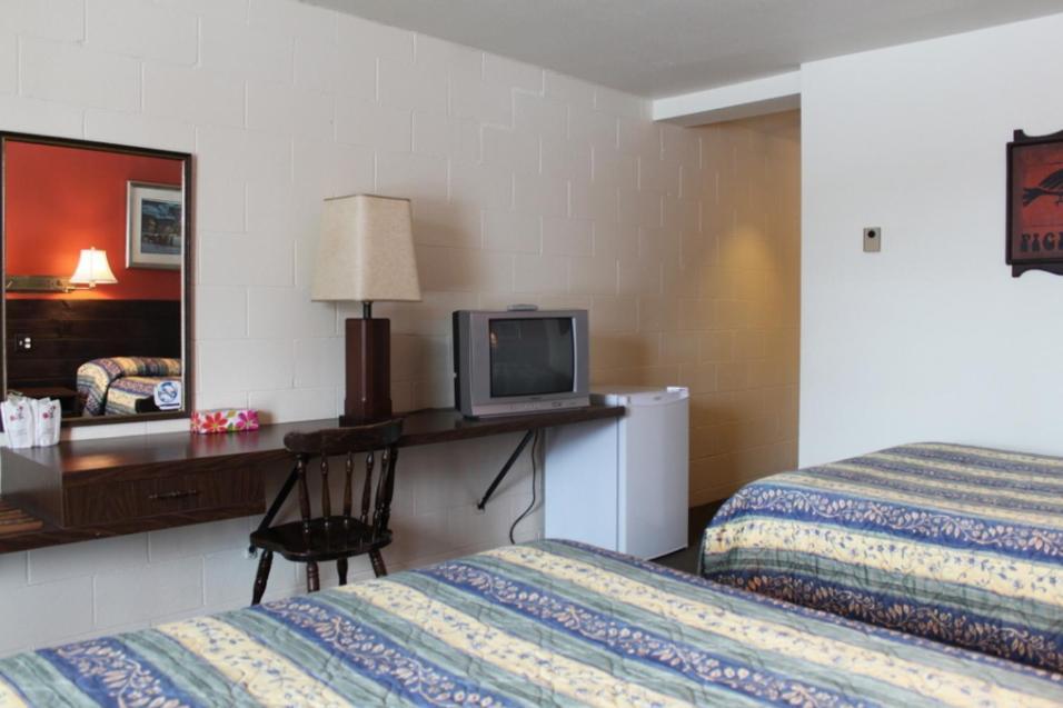 Auberge - Motel Le Pigeonnier Farnham Ruang foto