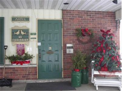Auberge - Motel Le Pigeonnier Farnham Bagian luar foto