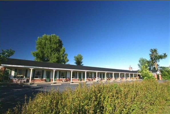 Auberge - Motel Le Pigeonnier Farnham Bagian luar foto