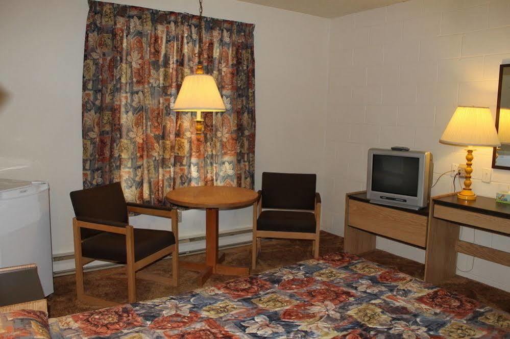 Auberge - Motel Le Pigeonnier Farnham Bagian luar foto